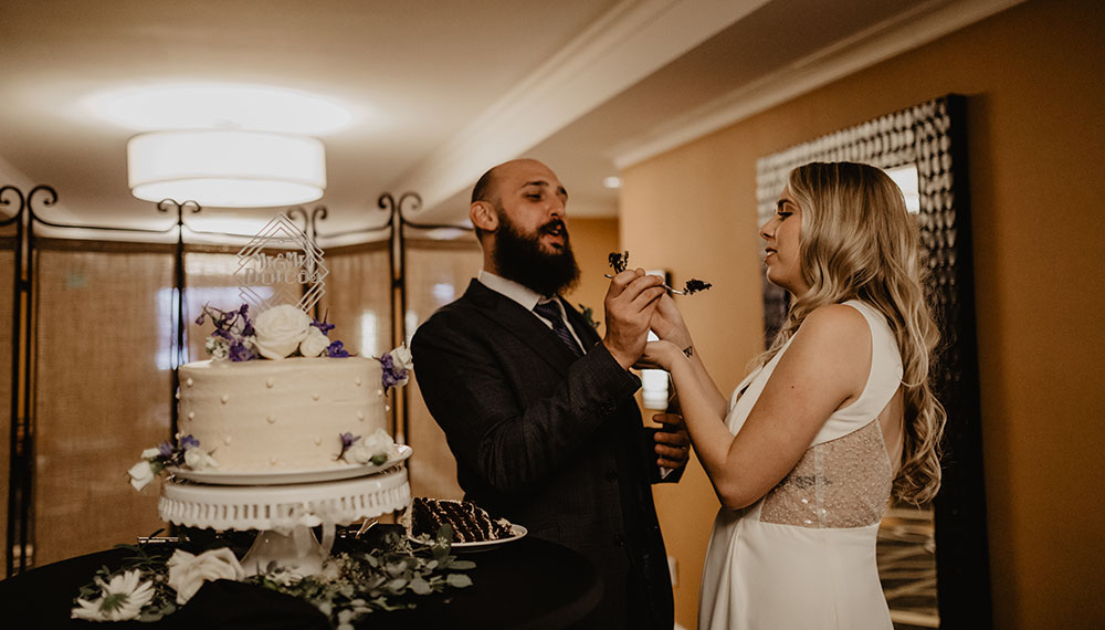 Ryan & Delaney sample the cake